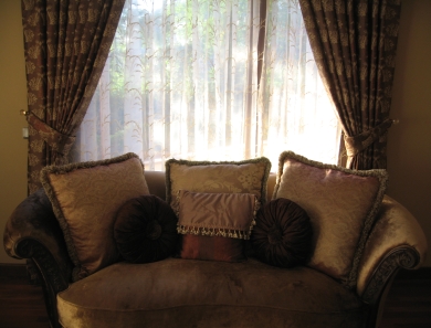 Brown wallpaper and sofa, photo courtesy of Merala