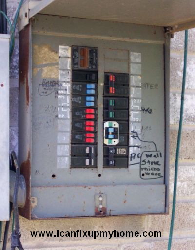 Circuit breaker box with poor circuit mapping
